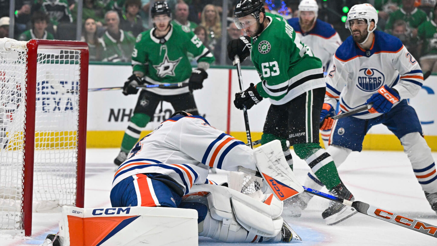Edmonton Oilers goaltender Stuart Skinner making a save off of Dallas Stars right wing Evgenii Dadonov