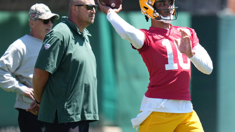 Jordan Love throwing at OTAs