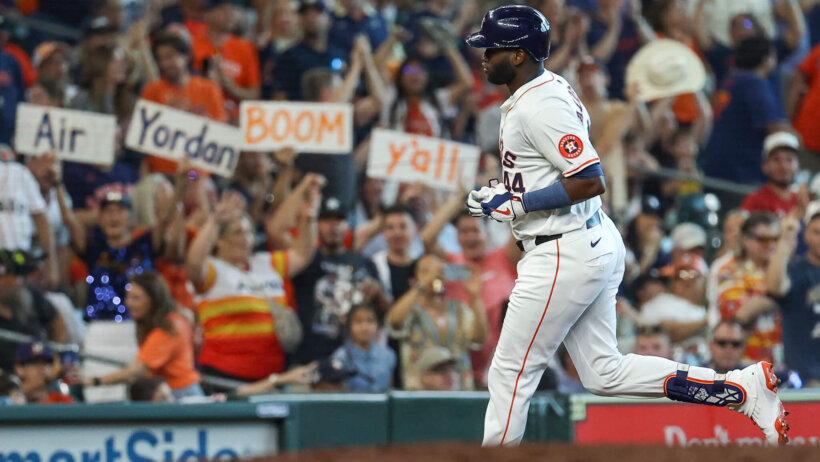 Yordan Alvarez rounding the bases