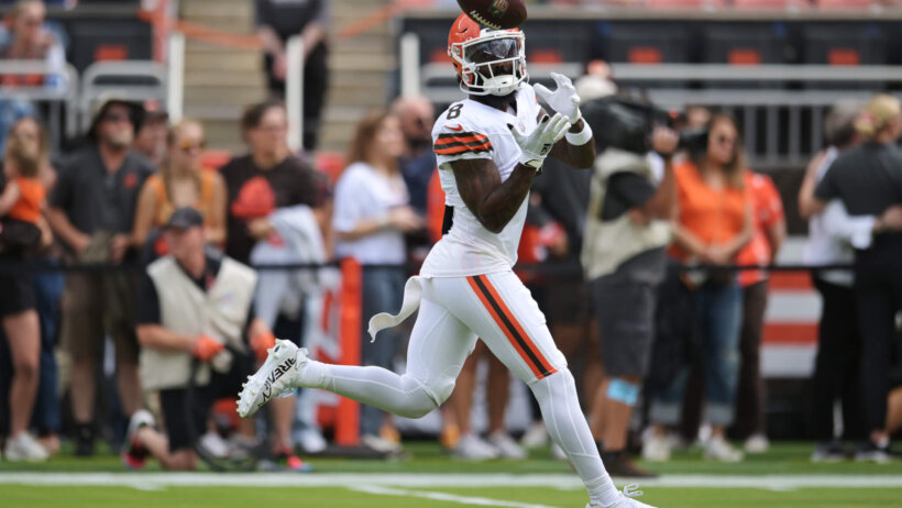 Elijah Moore warms up ahead of a preseason game versus the Packers.