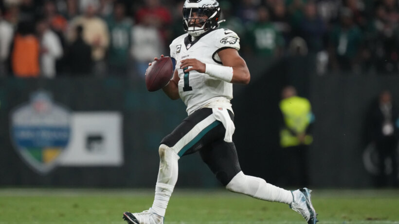 Jalen Hurts scrambling