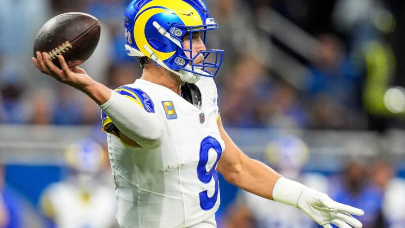 Matthew Stafford throwing a pass