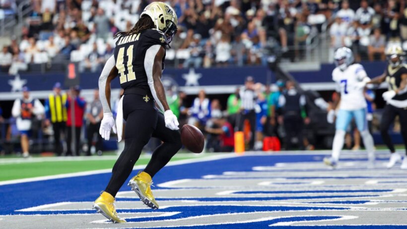 New Orleans Saints running back Alvin Kamara scoring a touchdown against the Dallas Cowboys