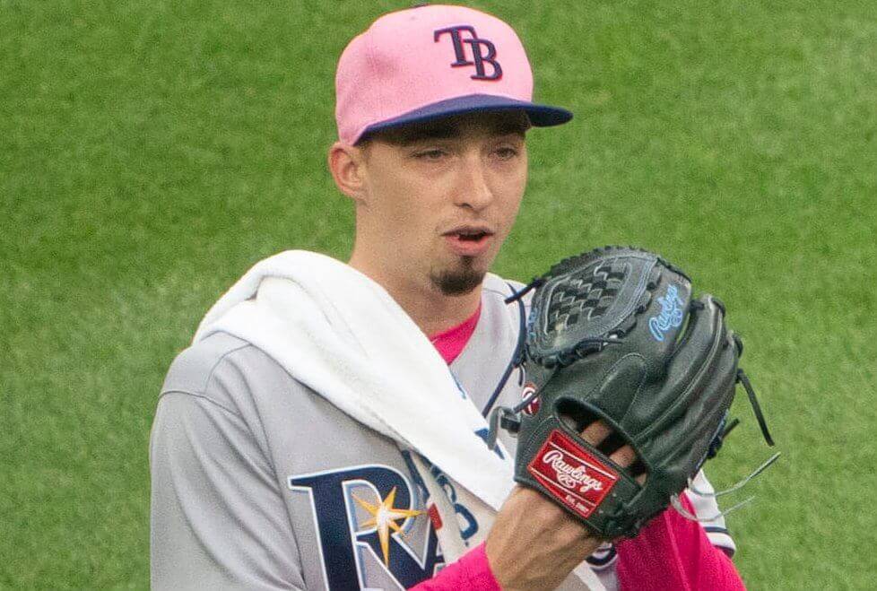 Blake Snell about to deliver pitch