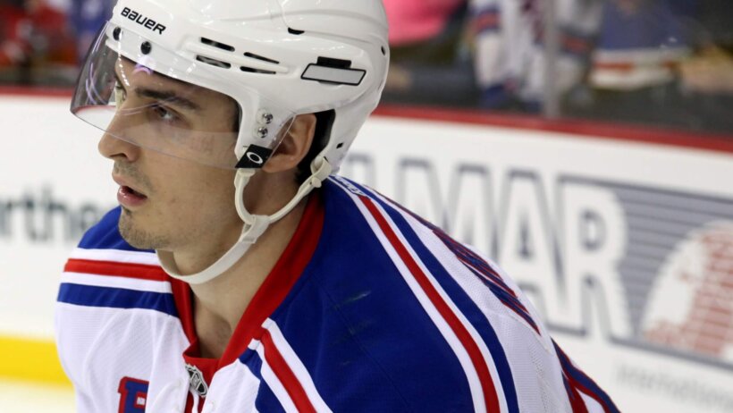 Chris Kreider warming up with the NY Rangers