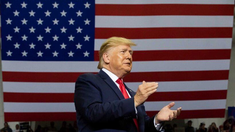 Donald Trump clapping at a rally