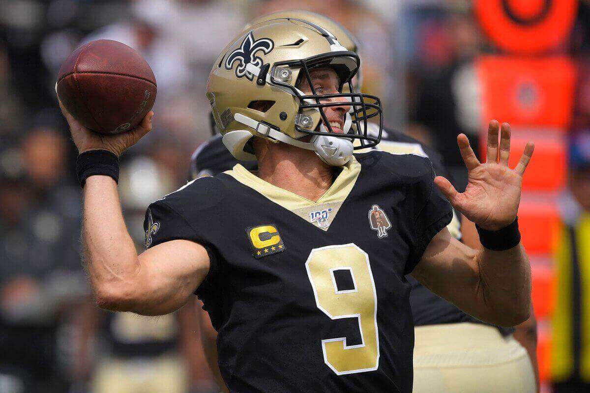 Drew Brees about to pass