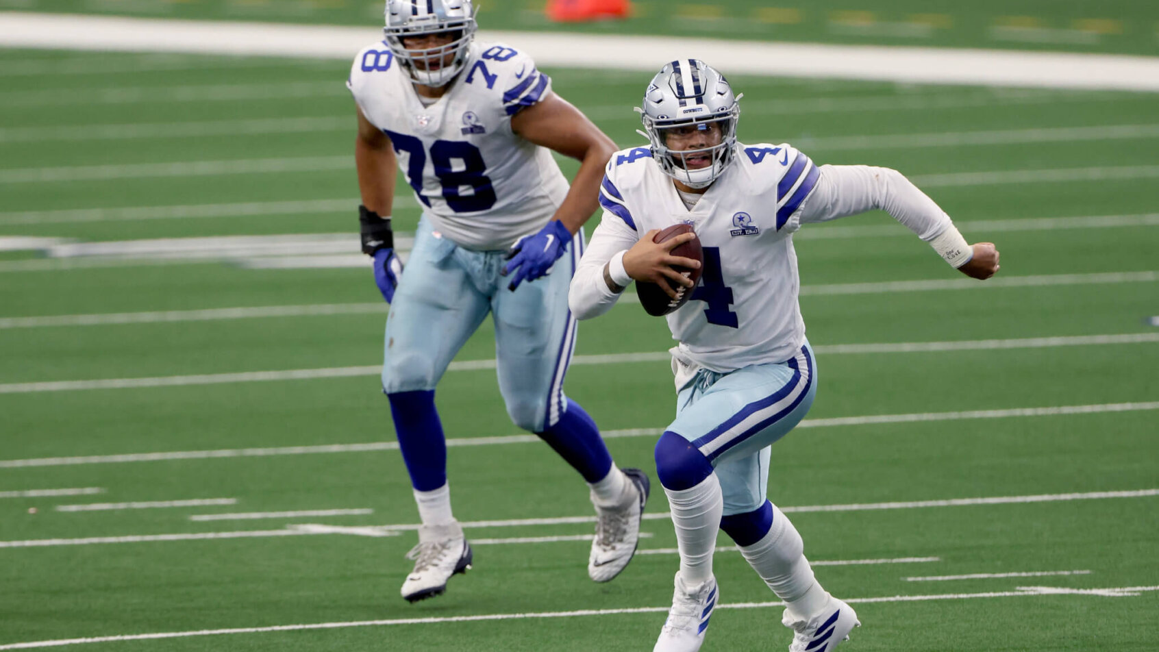 Dak Prescott runs