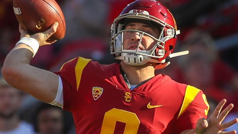 Kedon Slovis throwing a pass