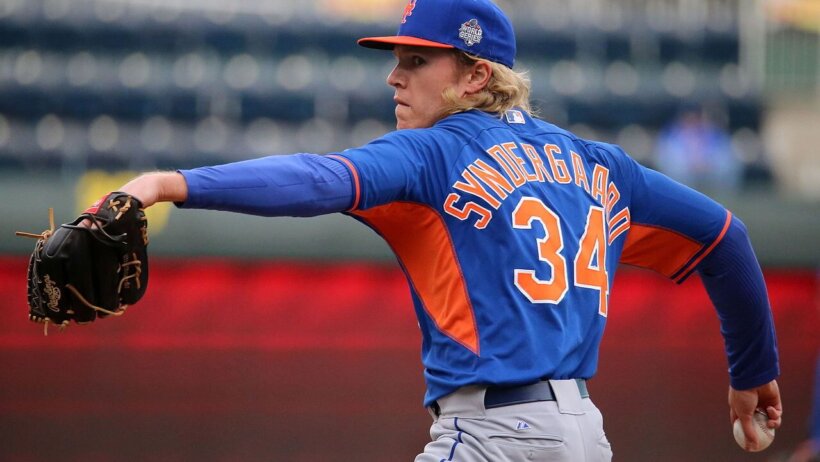 Noah Syndergaard delivering a pitch