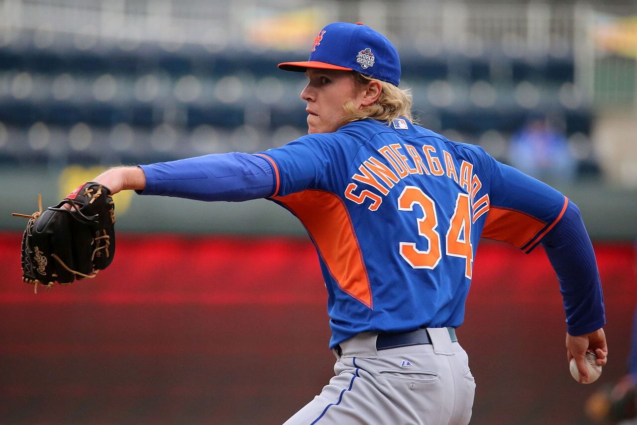 Noah Syndergaard delivering a pitch