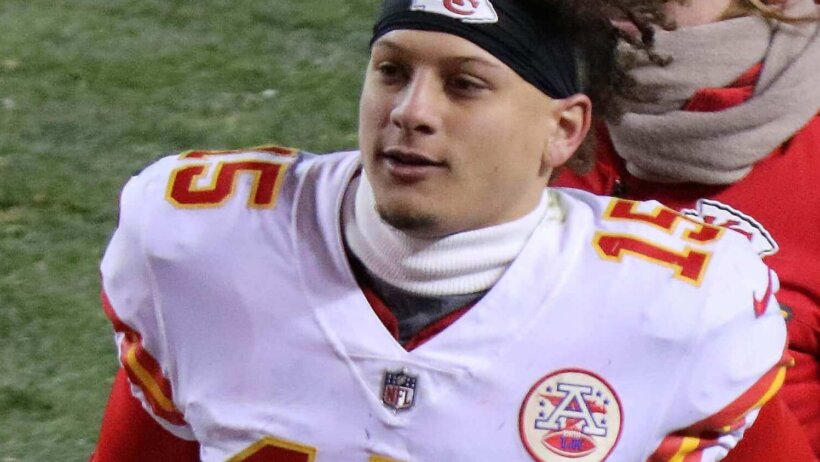Patrick Mahomes on sideline