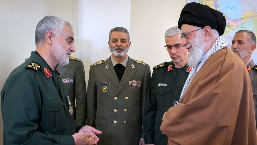 Qasem Soleimani being received by Ali Khamenei