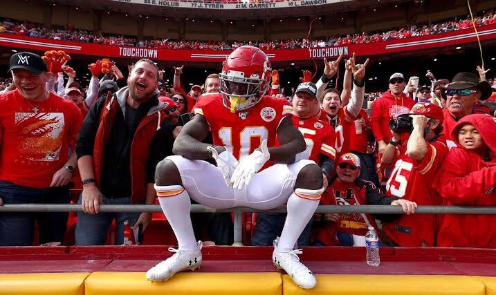 Tyreek Hill celebrating with fans