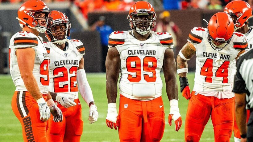 Cleveland Browns huddle