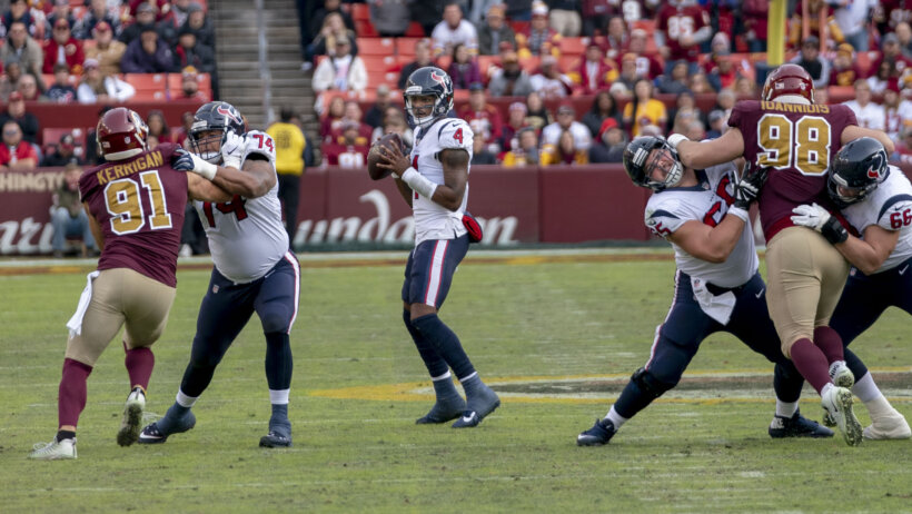 Deshaun Watson passing the ball