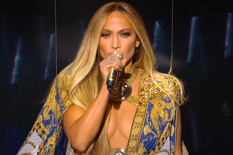 Jennifer Lopez singing