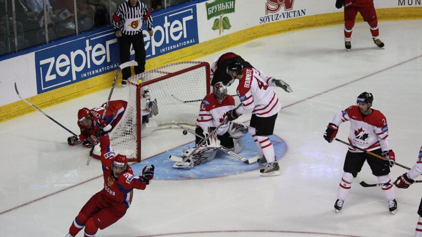 Russia scores goal on Canada.