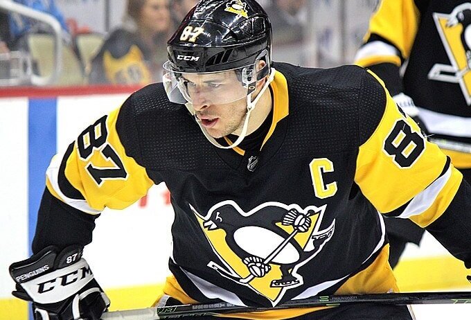 Sidney Crosby at a faceoff.