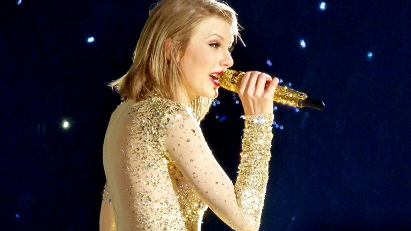 Taylor Swift on the 1989 Tour