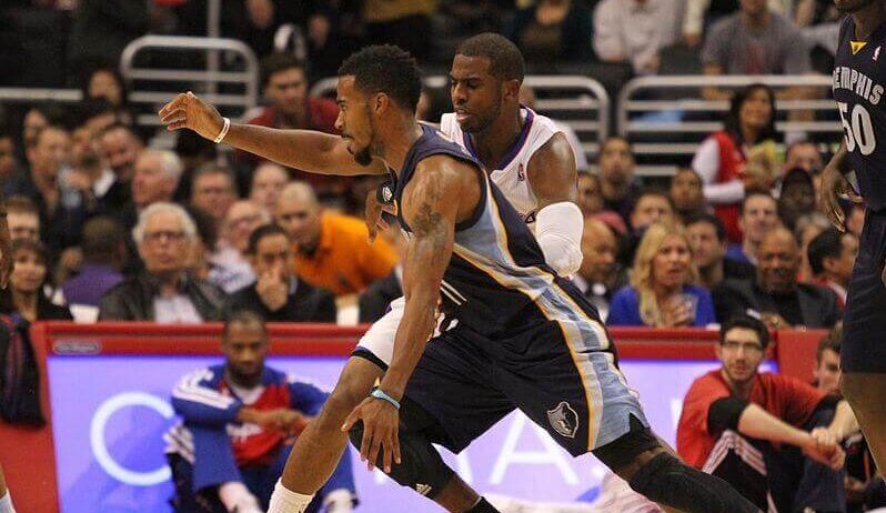 Mike Conley dribbles basketball