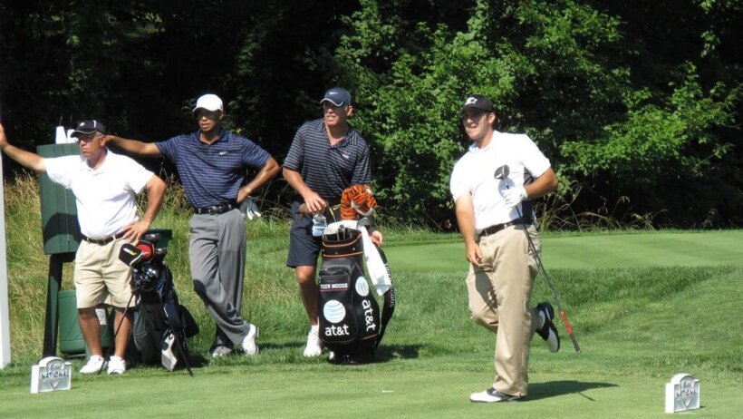 Tony Romo golfing