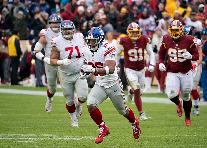 Saquon Barkley runs for the end zone.