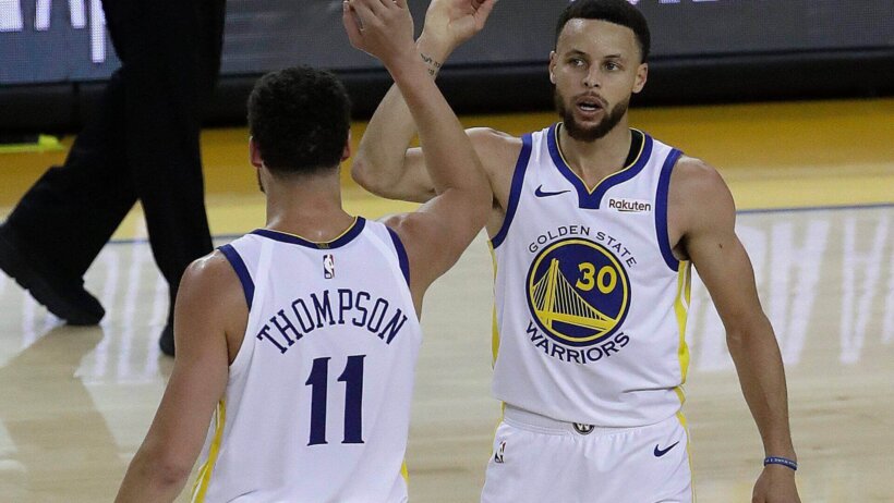 Golden State's Klay Thompson and Steph Curry high five.