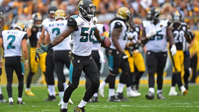 Telvin Smith celebrating