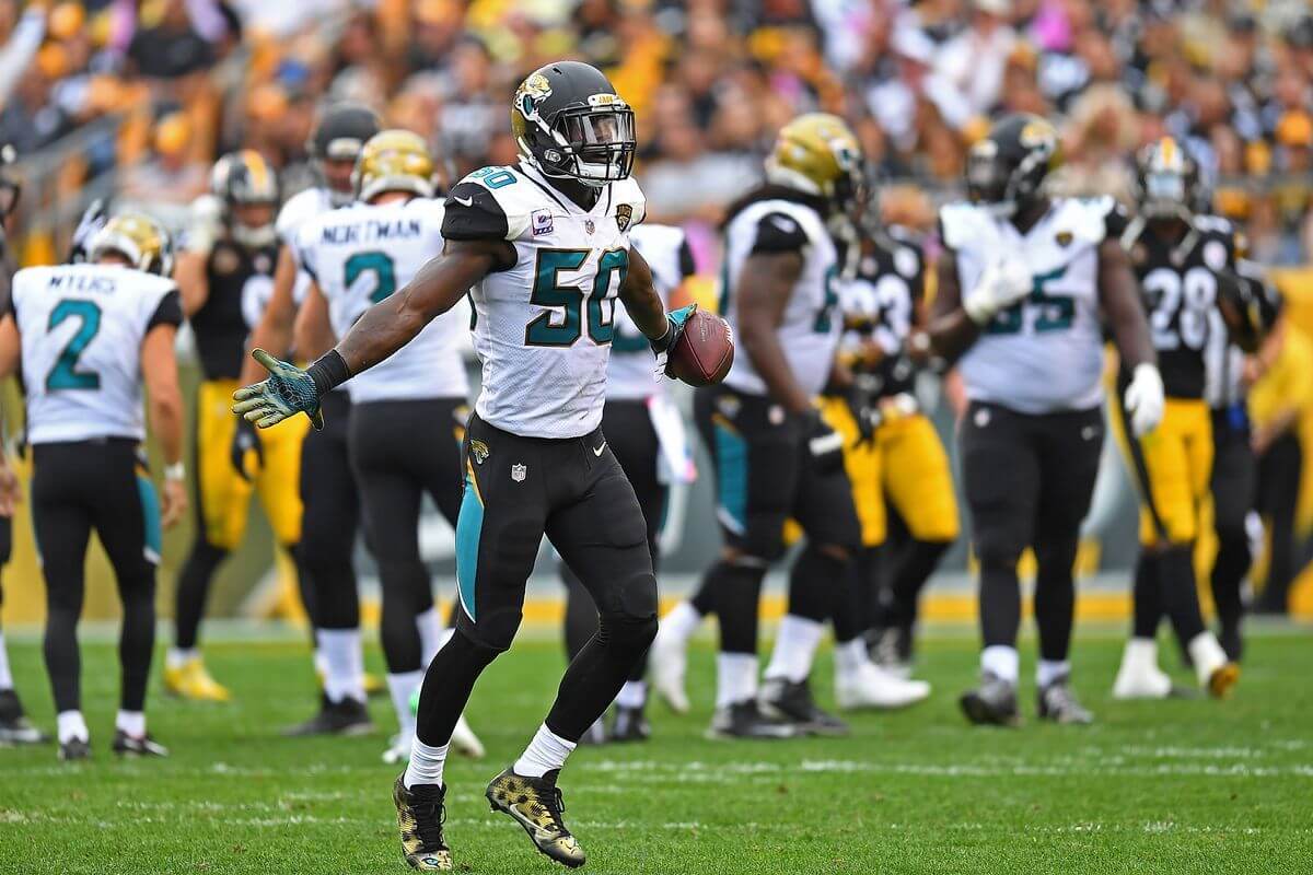 Telvin Smith celebrating